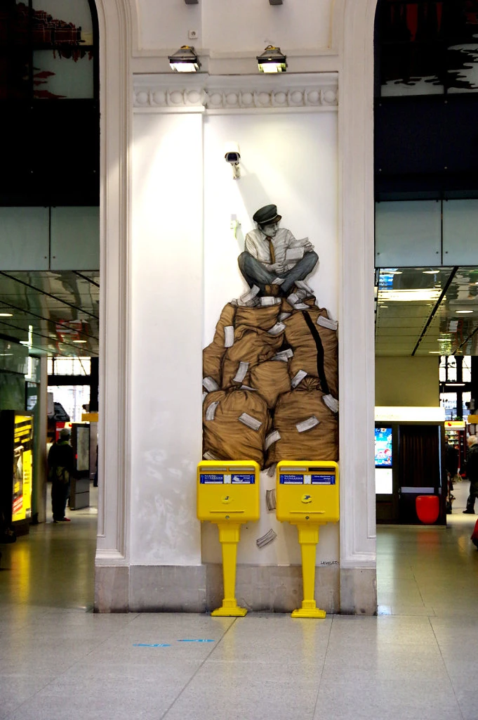 Levalet® | "Bureau des Plaintes" - Sreet art mural graffitti creative intervention urban public spaces Paris