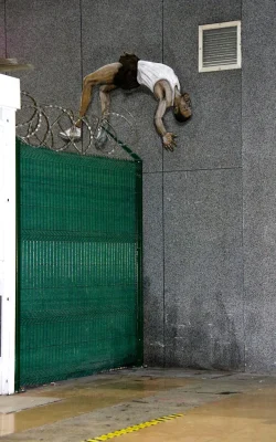 Levalet® | "Le Grand Saut" - Sreet art mural graffitti creative intervention urban public spaces Paris